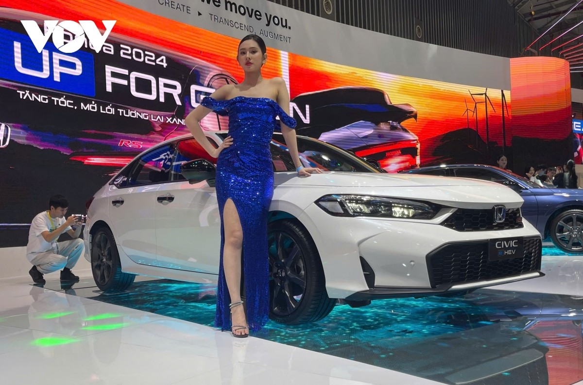 Honda Civic e:HEV RS, một mẫu sedan hybrid cạnh tranh trên thị trường