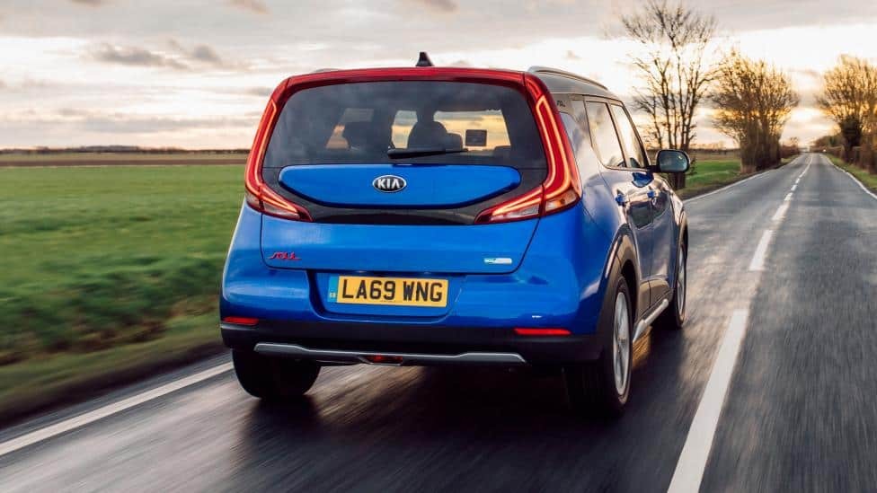 Bảng đồng hồ kỹ thuật số và vô lăng của Kia Soul EV