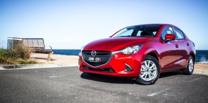 Mazda 2 sedan, một ví dụ về xe ô tô 2 phanh và hệ thống an toàn