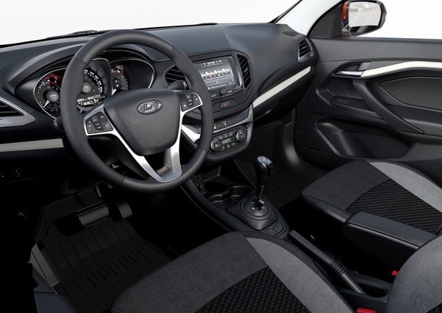 Góc nhìn từ trên cao xuống khoang nội thất của xe ô tô Lada Vesta, thể hiện sự rộng rãi và bố cục tổng thể