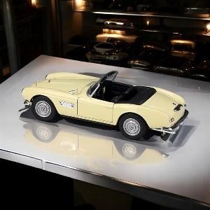 Mô hình xe ô tô cổ điển BMW 507 Convertible
