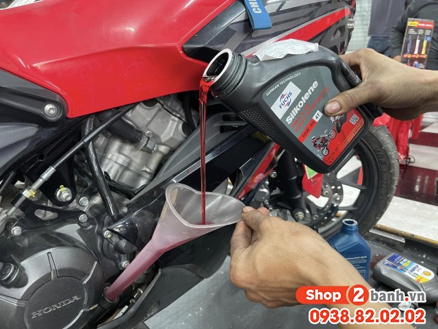 Ưu điểm vượt trội của nhớt Fuchs Silkolene cho xe số và xe tay côn