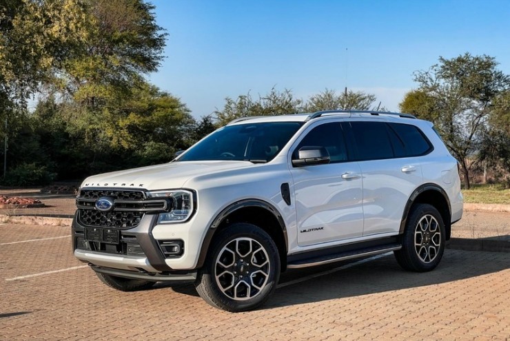 Ford Everest với thiết kế mạnh mẽ, nội thất sang trọng và khả năng giữ giá cao