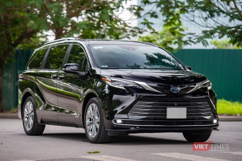 Toyota Siena hybrid, xe ô tô nhập khẩu 0% gia đình đa dụng màu trắng
