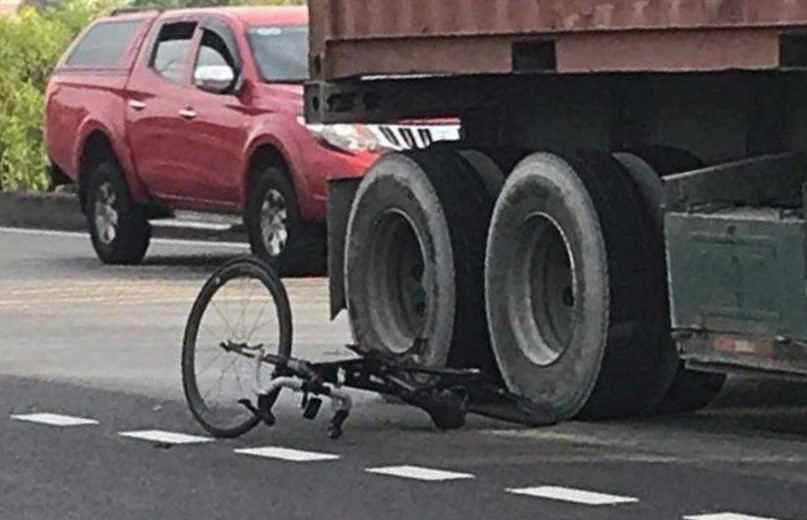 Nội thất sang trọng và tiện nghi của xe ô tô thể thao nữ, tập trung vào công nghệ