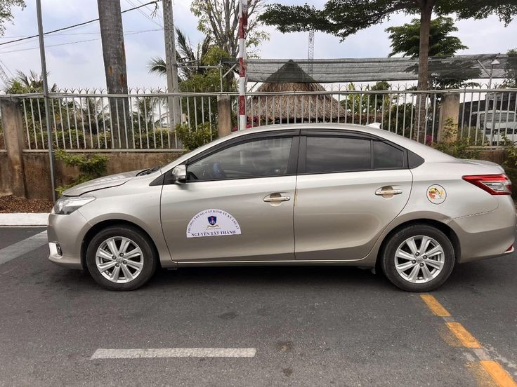 Dừng xe tại đường sắt trong thi thực hành lái xe