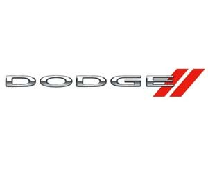 Logo xe Dodge với hai sọc đỏ nghiêng và chữ Dodge, tượng trưng cho sự tinh tế và niềm đam mê