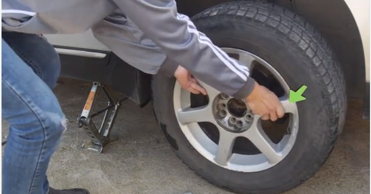 Mẹo xử lý khi đai ốc bánh xe ô tô bị kẹt cứng