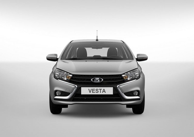 Nội thất xe ô tô Lada Vesta nhìn từ ghế sau ra phía trước, cho thấy không gian rộng rãi và thiết kế bảng điều khiển