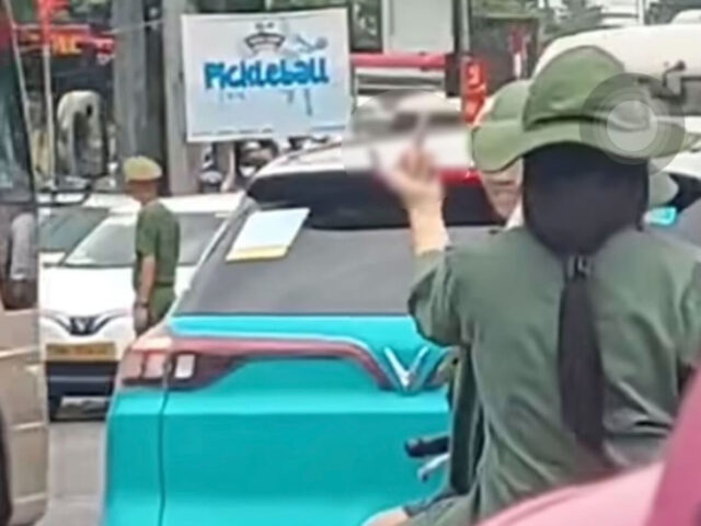 VN Hoc sinh dien binh 1