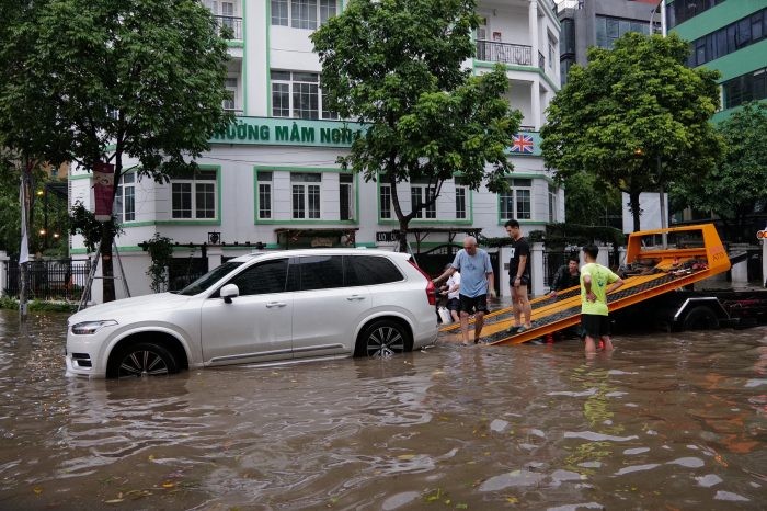 Hậu quả ô tô hỏng hóc nặng nề khi nước ngập sàn xe