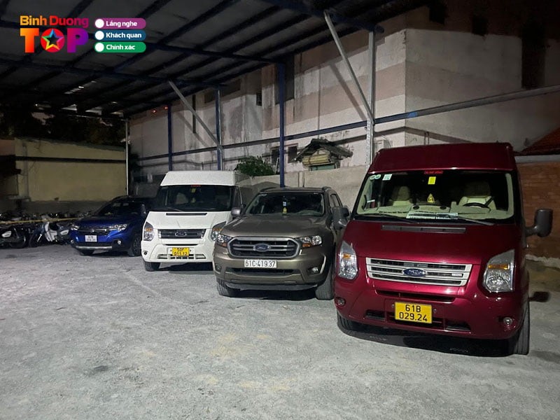 Cổng vào bãi giữ xe ô tô Hải Dĩ An, cung cấp dịch vụ bãi giữ xe ô tô Bình Dương đáng tin cậy