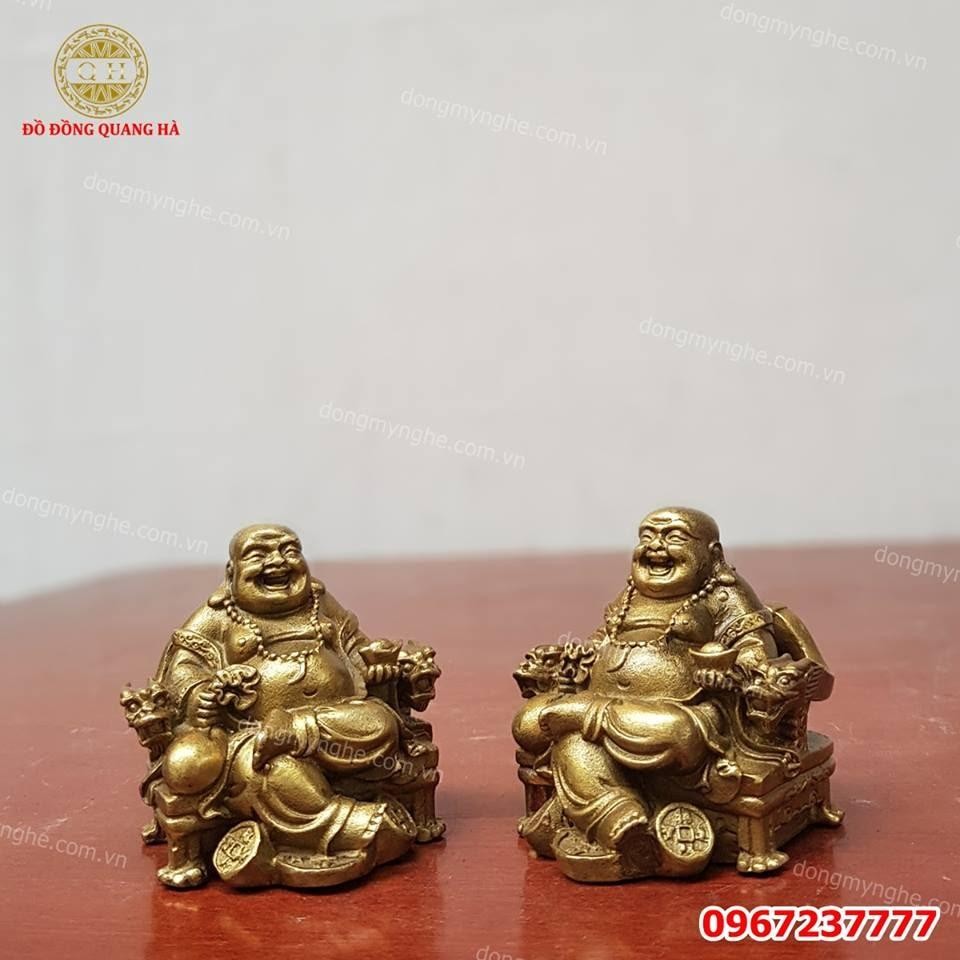 Tượng Phật Di Lặc cỡ nhỏ đặt trong xe hơi