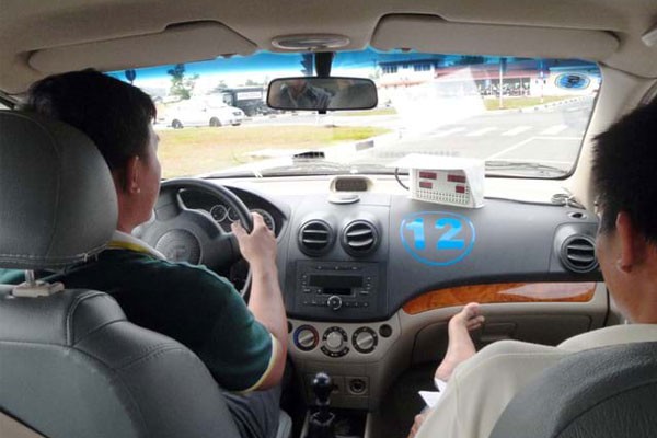 Học lái xe ô tô tại Hà Đông với giáo viên hướng dẫn chuyên nghiệp