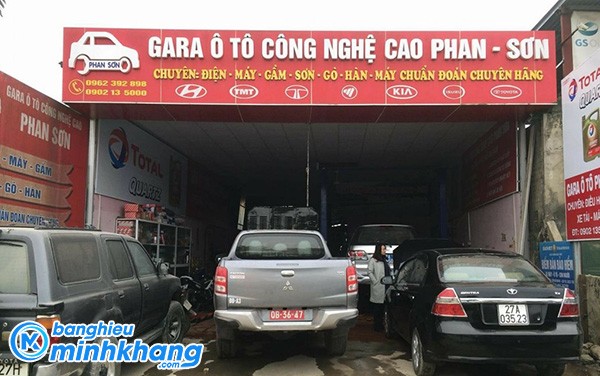 Bảng hiệu gara ô tô làm từ vật liệu alu kết hợp chữ nổi sang trọng, tạo hiệu ứng thị giác mạnh mẽ