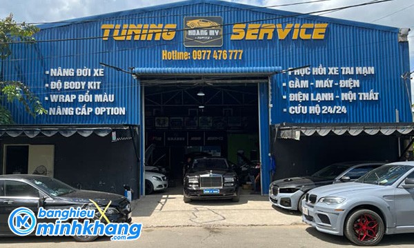 Biển gara xe ô tô chuyên về dịch vụ làm đẹp và chăm sóc xe, nổi bật với thiết kế sáng tạo