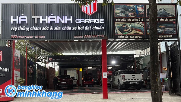 Mẫu bảng hiệu gara xe ô tô đẹp làm từ tôn sóng với chữ nổi ấn tượng, phù hợp phong cách công nghiệp