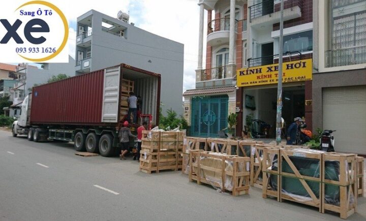 Hình ảnh minh họa báo giá kính xe ô tô và chi phí lắp đặt