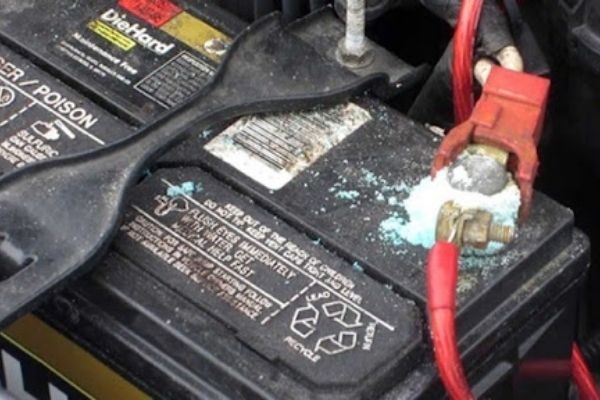 sơ đồ mô tả hiện tượng sunfat hóa gây yếu ắc quy xe ô tô