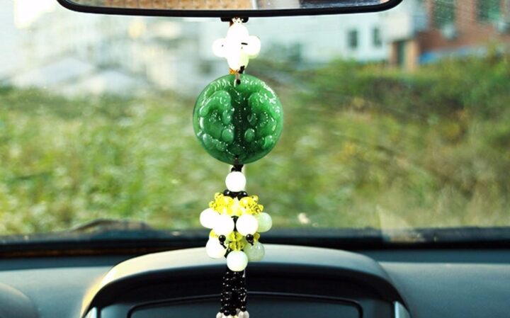 Cách chọn vật phong thuỷ trên ô tô
