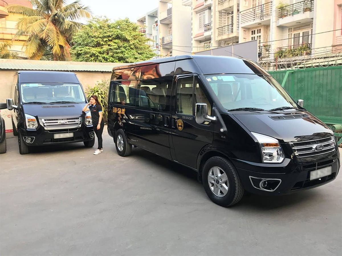 Chi phí thuê xe ô tô 16 chỗ cần xem xét kỹ các khoản phát sinh và thuế GTGT