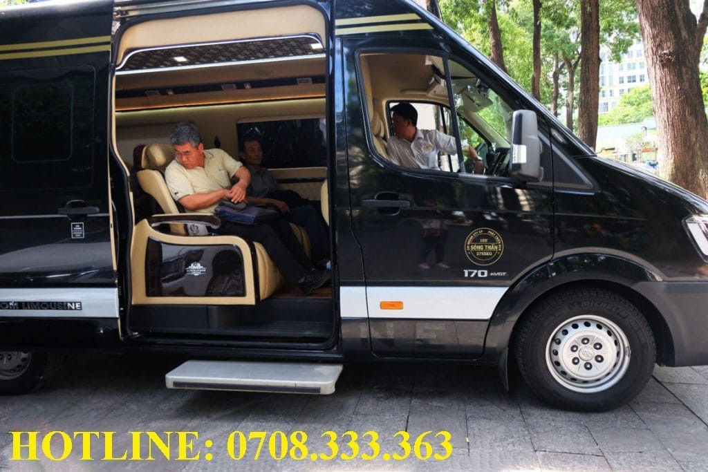 Nội thất xe Limousine Dcar cao cấp, sang trọng phục vụ thuê xe ô tô Gò Vấp