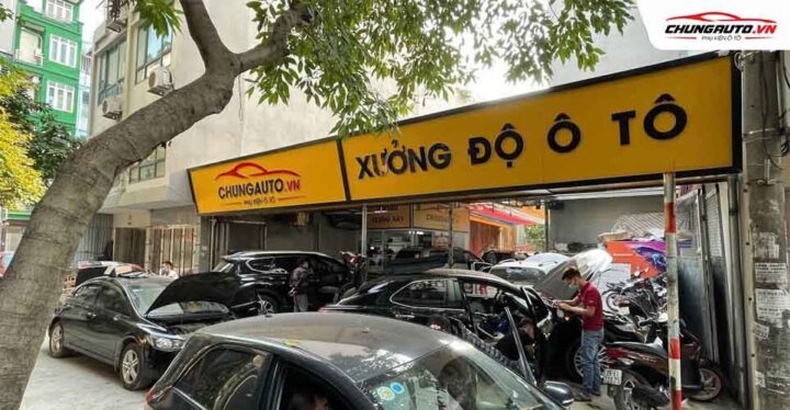 Không gian làm việc chuyên nghiệp tại gara độ xe ô tô ChungAuto