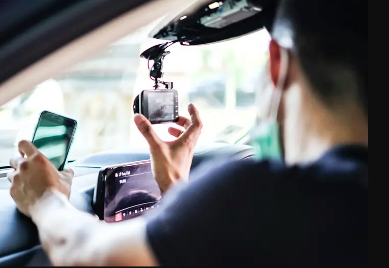Camera hành trình gắn trên xe máy