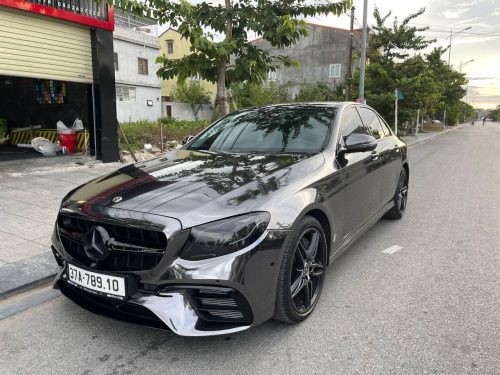 Tô màu xe Mercedes E300 đen bóng: Nét đẹp sang trọng trong tập tô màu xe ô tô