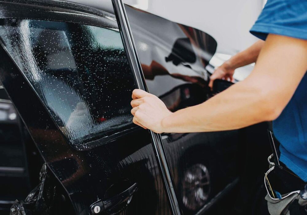 Dán phim cách nhiệt cho VF e34 màu đen