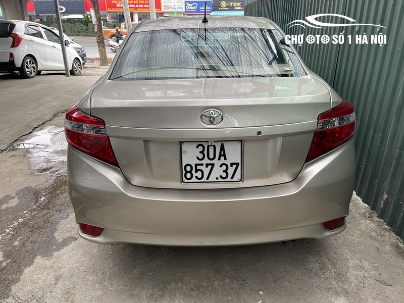 Đuôi xe ô tô Vios cũ 2015 thiết kế hiện đại