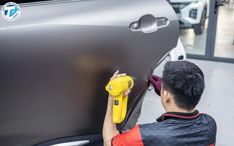 Decal đổi màu ô tô cung cấp giải pháp bảo vệ và tùy chỉnh, là một trong những điểm nổi bật của ô tô xe máy báo mới