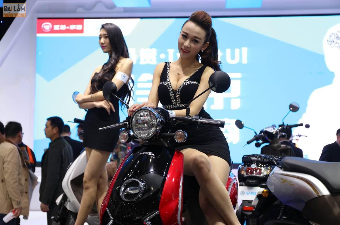 người mẫu xe ô tô và xe máy nổi bật trong các sự kiện trưng bày