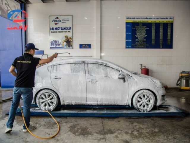 Dịch vụ rửa xe ô tô tại nhà chuyên nghiệp với đội ngũ tận tâm