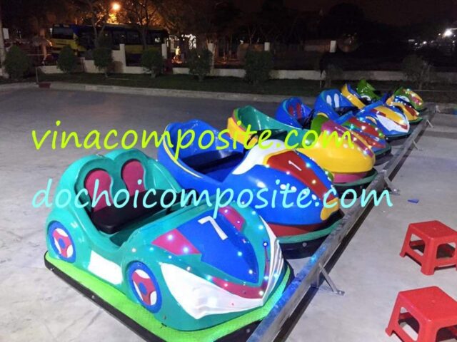 Xe ô tô đồ chơi tự lái màu xanh dương cho trẻ em