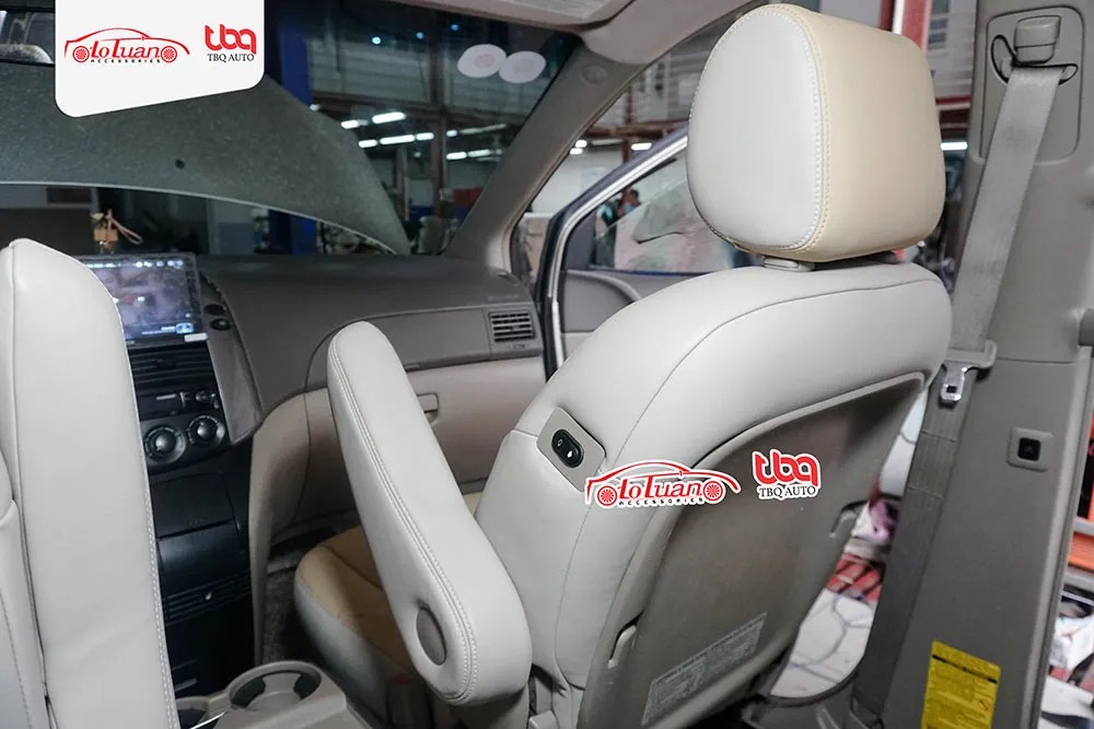 Công tắc chỉnh tiến lùi ghế phụ cho người ngồi phía sau