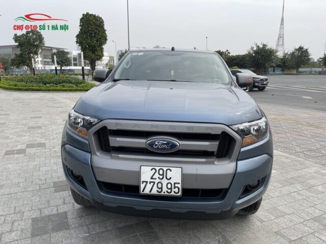 Đầu xe ô tô Ford Ranger cũ 2017 màu đen, thể hiện thiết kế mạnh mẽ và hiện đại.