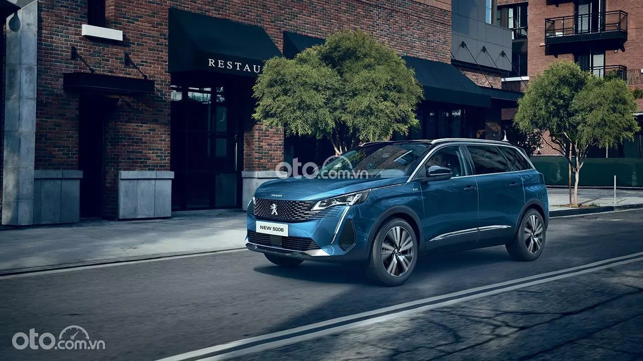 Nội thất sang trọng và tiện nghi của Peugeot 5008, một yếu tố quan trọng khi đánh giá giá xe ô tô Peugeot.