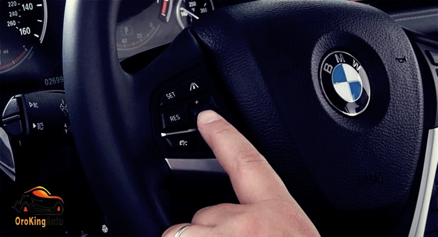 Cụm nút điều khiển hành trình (Cruise Control) trên vô lăng, hướng dẫn sử dụng các nút trên xe ô tô để duy trì tốc độ