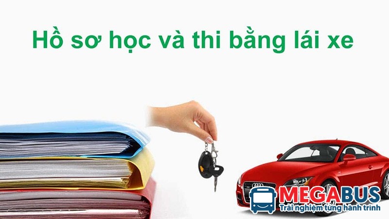 Học viên đang hoàn thiện hồ sơ đăng ký học lái xe ô tô tại Ninh Bình