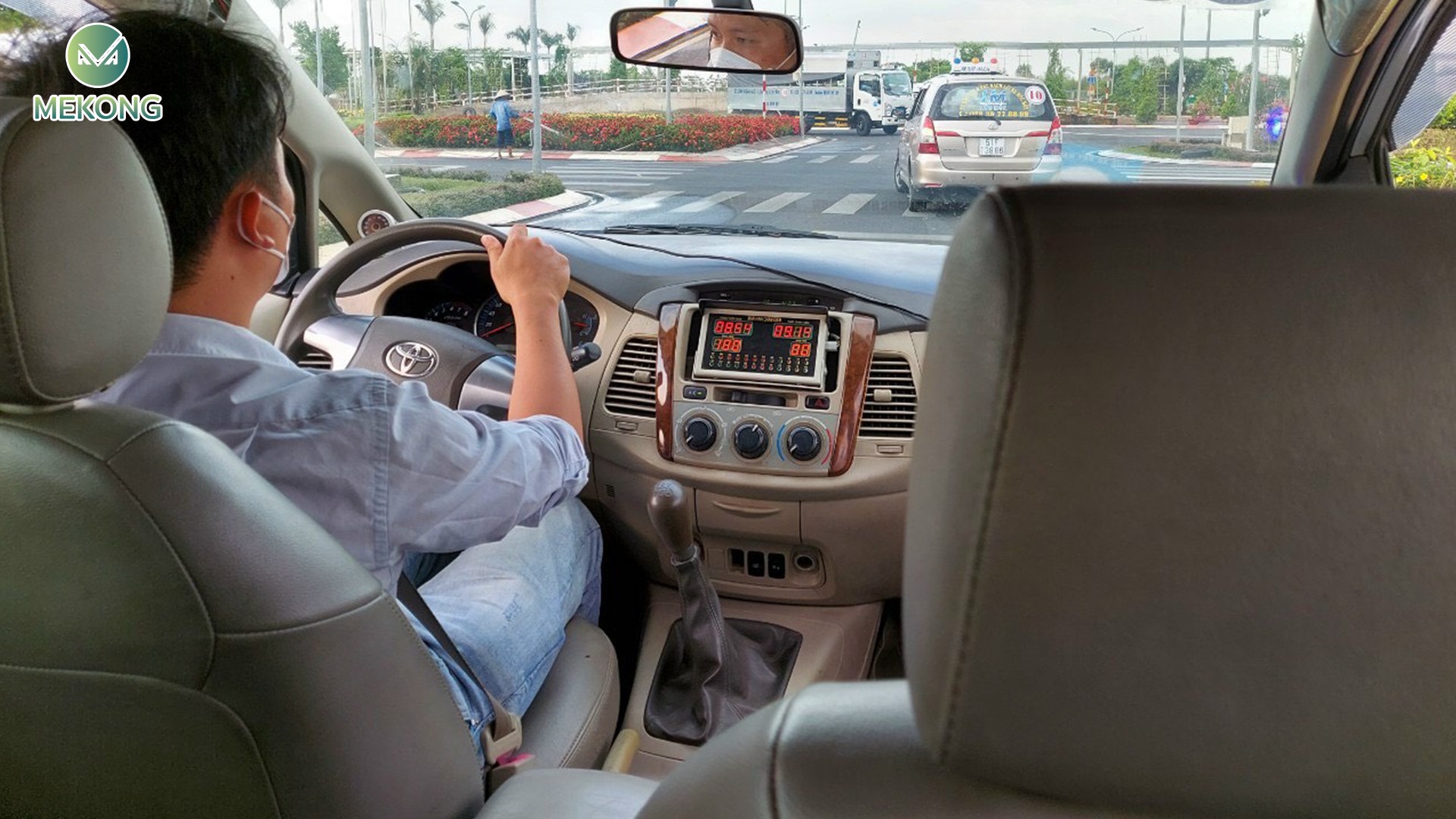 Kiểm tra kỹ năng ghép xe trong phần thi sát hạch lái xe ô tô sa hình