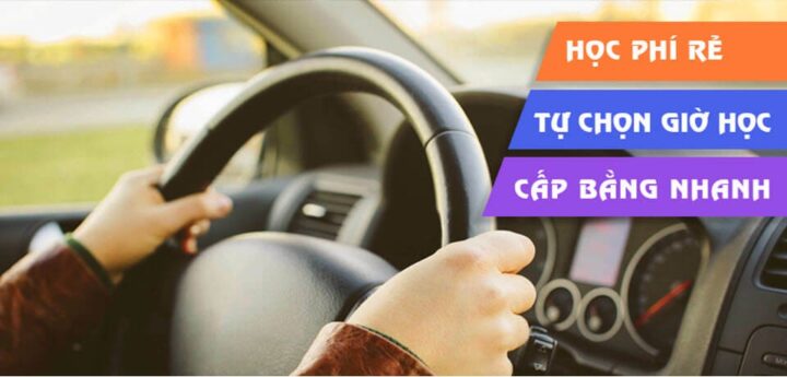 Xe ô tô đang di chuyển trên đường cảnh quan biển Nha Trang