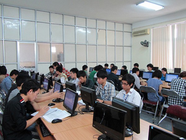 Lớp học lý thuyết lái xe ô tô tại quận Thanh Xuân, không gian học hiện đại