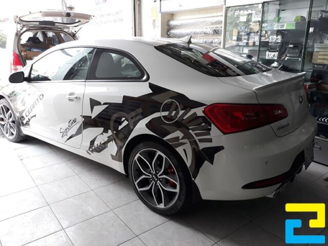Chi tiết báo giá in tem xe ô tô với các loại decal và công nghệ in