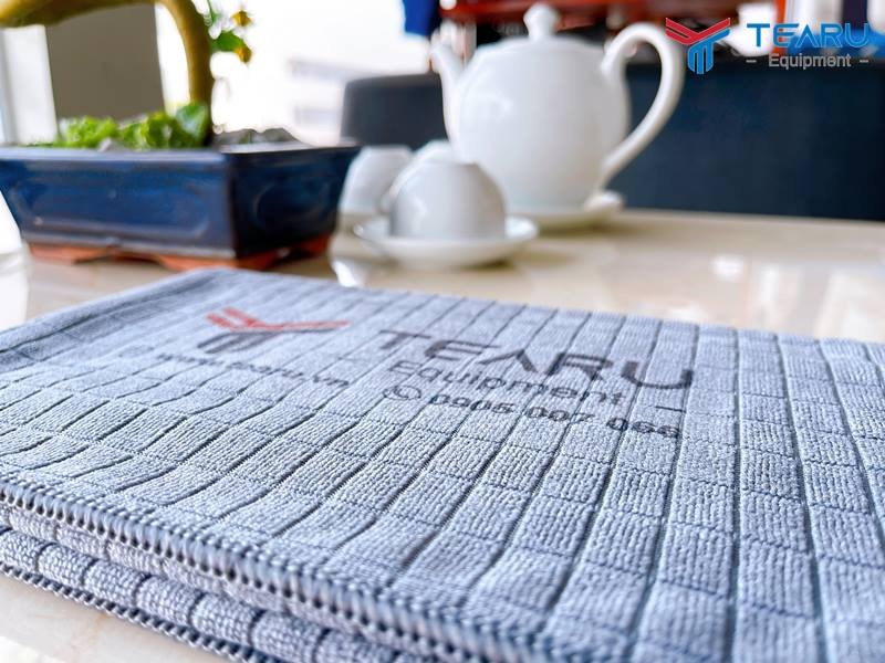 Cận cảnh chất liệu sợi microfiber siêu mịn, siêu bền bỉ của khăn lau rửa xe ô tô