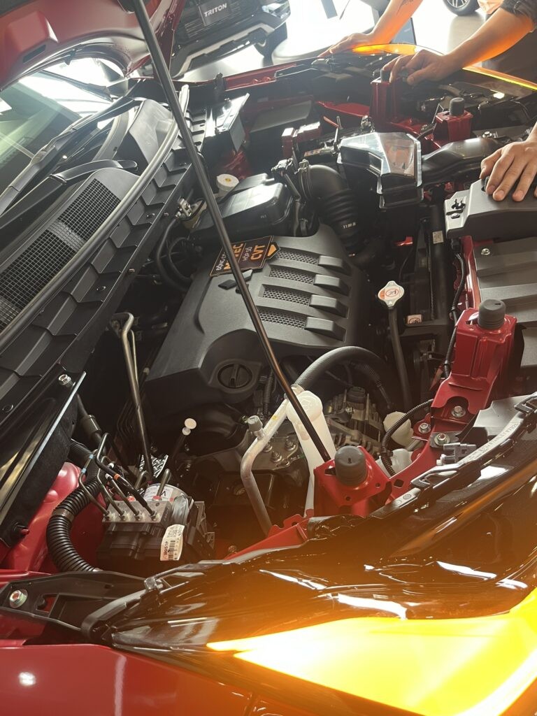 Khoang động cơ 1.5L MIVEC của xe ô tô Mitsubishi 5 chỗ Xforce
