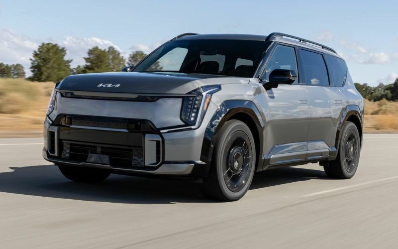 Kia EV9, một mẫu xe ô tô điện 7 chỗ với thiết kế ấn tượng và nội thất hiện đại