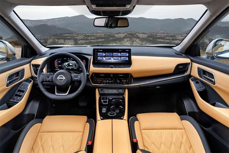 Kiểm tra khoang nội thất và động cơ khi mua xe ô tô Nissan 7 chỗ cũ
