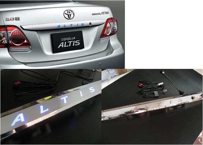 Đèn đuôi xe ô tô LED dán cốp hiển thị chế độ xi nhan trên Toyota Altis
