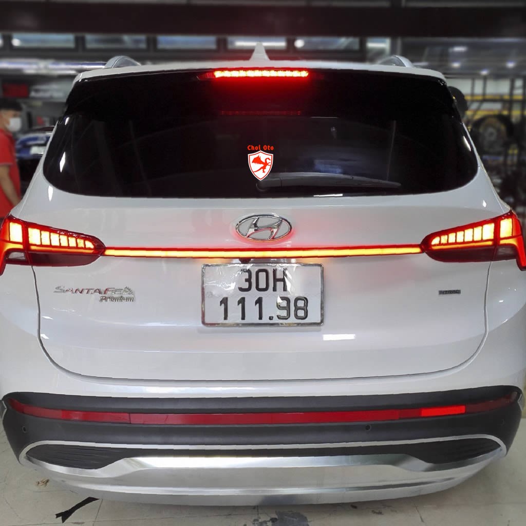 Đèn đuôi xe ô tô LED dán cốp trên Hyundai Santafe